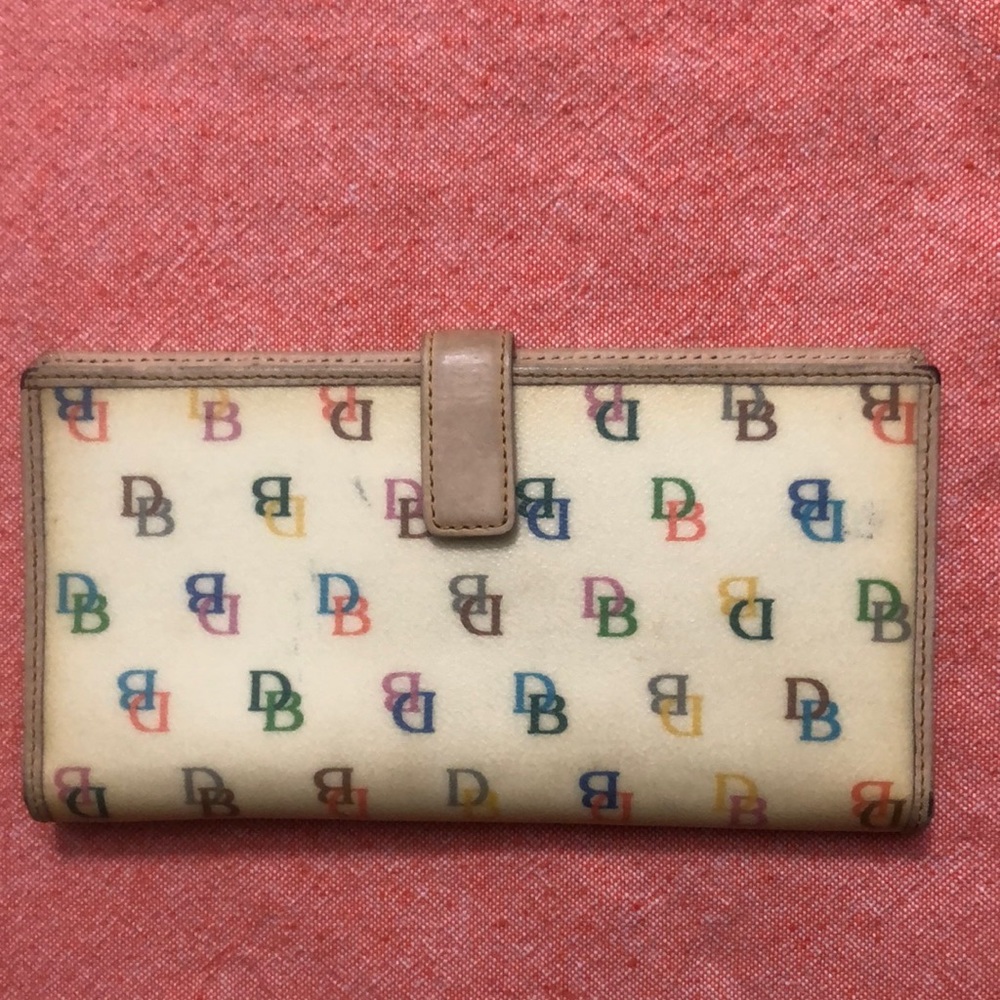 Dooney & bourke wallet